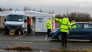 Covid: UK records 1,322 deaths and 19,202 cases in latest daily total | LBC