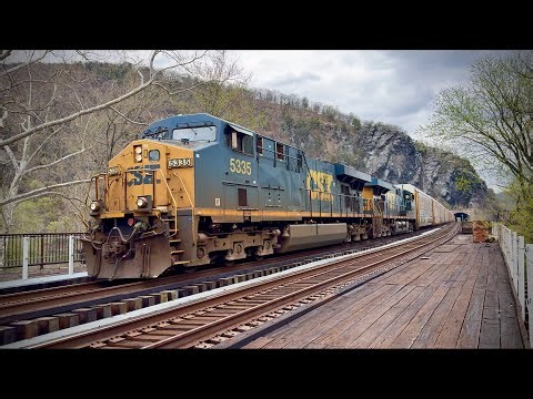 Fast CSX Autorack Train at Harpers Ferry