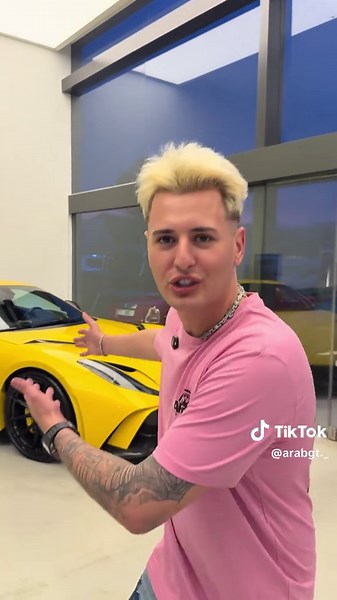 Guarda la mia nuova auto: Lamborghini o Ferrari?