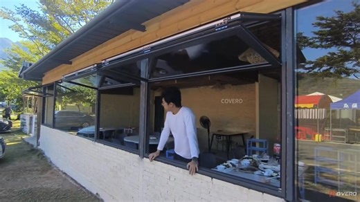 🍽️ Fold-Up Windows – A Perfect Match for Restaurants ✨ In this video, you’ll see how our Fold-Up Windows enhance restaurant spaces with a bright, open, and inviting atmosphere. With their smooth upward-opening design, they create a wide serving and interaction area — ideal for cafés, bars, and dine-in restaurants. 💡 Improves ventilation & natural light 🍹 Creates a seamless serving counter 🔧 Factory-direct quality & smooth operation 📦 Custom sizes and colors available to match your restauran