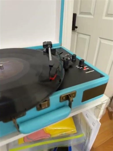 Compact Retro Turntable – Retrolife 3-Speed Bluetooth Vinyl Player