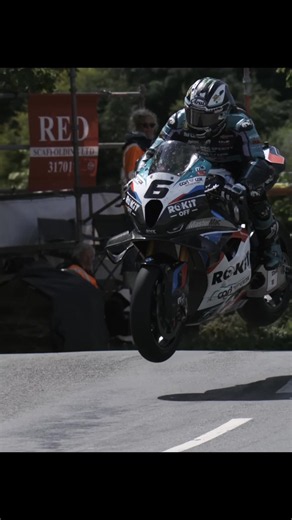 Tourist Trophy Isle of Man: meilleures images de Superbike 300 km/h