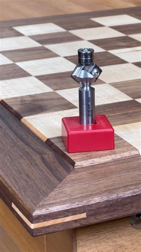 🔺 Chamfers made cleaner, faster, and for less. The Ultra-Shear Carbide Insert Chamfer Bit delivers unbeatable value and flawless results — because when the edge dulls, you don’t replace the bit…you just rotate the insert. • 💵 Maximum bang for your buck — swap cutting edges instead of buying new bits. • 🔄 Rotate the blade in seconds when one edge wears out and get right back to work. • 🪚 Available in ¼” and ½” shanks — perfect for both router table and handheld routing. • 🗽 Made with top-of-