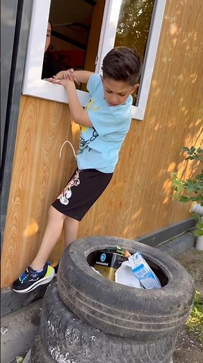 Kids escape from Hello Neighbor's house 😱♥️👻#shorst