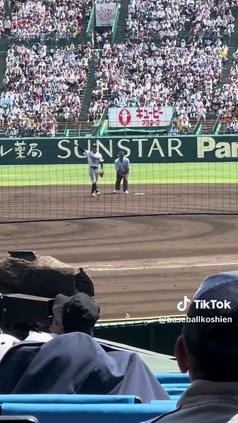 Pitchers Batting Style Reminiscent of Sawamura