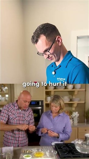 How to crack a quail eggs the easy way ✂️