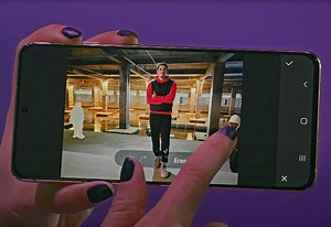 Samsung Object Eraser Lets You Easily Remove People from the Background of Any Photo