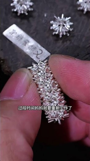 Shiny Rubber Band Bracelet Customization: Personalize Your Fashion Accessory
