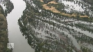 There are new flood warnings tonight, with Riverland communities bracing for water in the Murray River to peak higher than first predicted. Thousands of properties are now in the firing line, with emergency crews working to protect the townships. #9News | WATCH LIVE 6pm | 9 News Adelaide