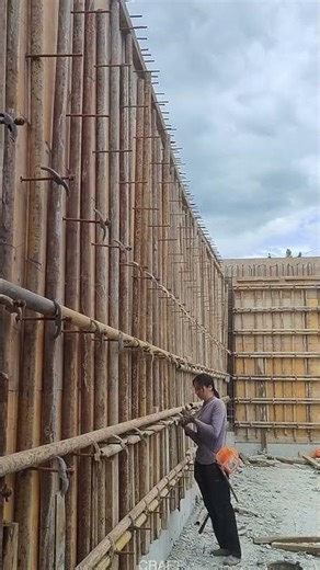 Tough Female Scaffolders: On-Site Construction Powerhouses