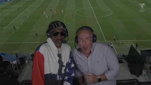 Snoop Dogg learns how to yell 'GOAL' with Andrés Cantor