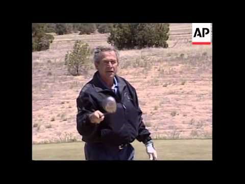 US president relaxes on the golf course