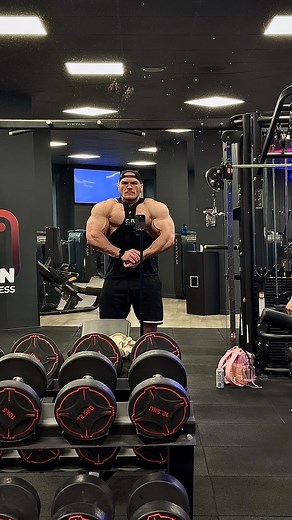 Nicolas „The German Mutant“ Ehmig on Instagram: "Challenges don’t break you. They shape you. Alles, was schwer ist, alles, was dich zweifeln lässt, alles, was dich an deine Grenzen bringt – formt genau die Version von dir, die du später brauchst. Wachstum fühlt sich nicht gut an. Es fühlt sich unbequem an. Still. Hart. Ehrlich. Aber genau dort entsteht Stärke. Nicht im Komfort. Sondern im Widerstand. Pressure creates character. And character creates greatness. ⸻ Partner & Codes 💊 Ultimate Biola