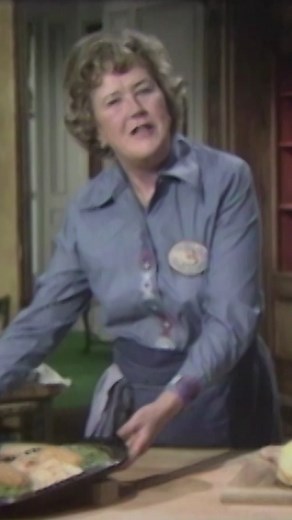 116K views · 4.6K reactions | Julia Child prepares “two lovely morsels of meat” #chicken #juliachild #recipes | Julia Child | Facebook