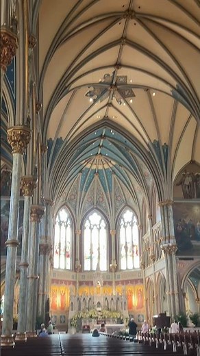 Visiting the Cathedral Basilica of St. John the Baptist in Historic Savannah ⛪️ #architecture
