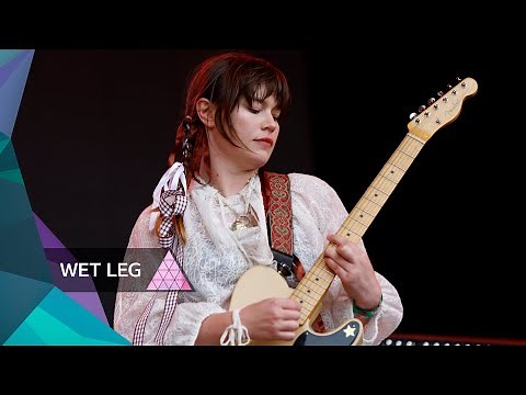 Wet Leg - Chaise Longue (Glastonbury 2022)