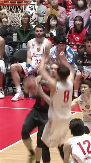 バスケの完璧なリバースレイアップテクニック