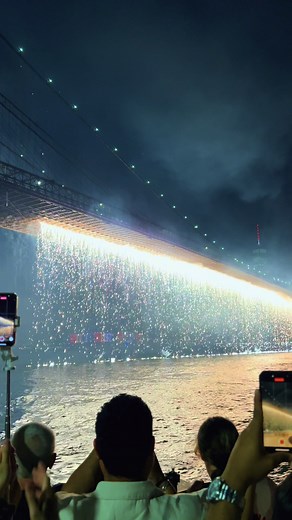 Brooklyn Bridge fireworks lighting up the NYC skyline 🎆 #BrooklynBridge #NYCFireworks #NYCSkyline #NewYorkCity #NYCVibes
