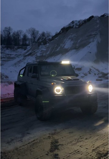 Discover the Mercedes G63 6x6 Off-Road Experience