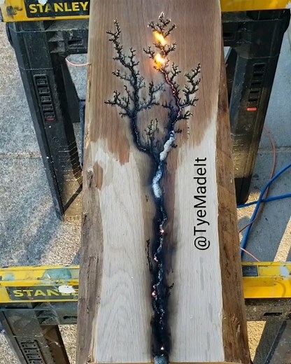 Fractal wood burning is totally electrifying! ⚡ | MetDaan DIY