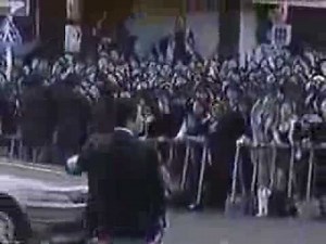 X JAPAN hide 葬儀 当時のニュース映像