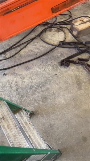 Replacing hydraulic and boom chains in a telehandler.