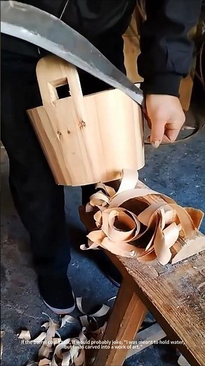 The process of making traditional wooden barrels——A very sharp knife