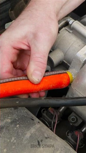 L’astuce la plus rapide pour réparer un tuyau percé 😳💦