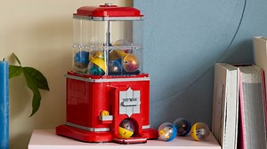 The story of LEGO Ideas 21358 Minifigure Vending Machine's new piece