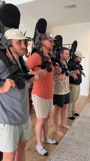 😎 Parents, say hello to freedom with the @minimeis Shoulder Carrier! 🙌 Why we can’t get enough: ✨ No more saying “no” to adventures. ✨ Your little one gets the best view in the house. ✨ Safe, comfy, and toddler-approved. With MiniMeis, life’s big (and small) adventures are back on your shoulders—literally! 🚀 @themodernframily 👉 Link in bio to grab yours - yes, we ship worldwide! 🌍 #minimeis #shouldercarrier #babycarrier #madebydads #dadslife #momlife #toddlerlife #parenthack | MiniMeis