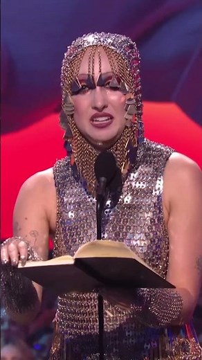 Chappell Roan dedicates her Best New Artist VMA to queer & trans people #VMAs