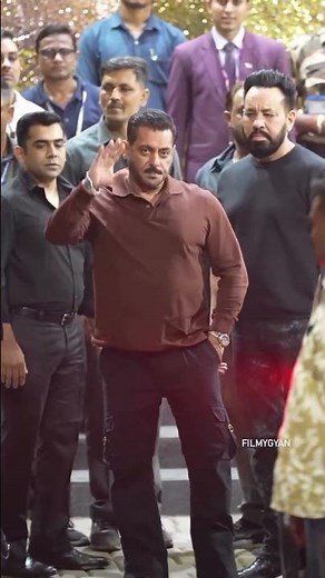 Introducing the "VitaWear SmartBand," a next-generation wearable gadget🎉