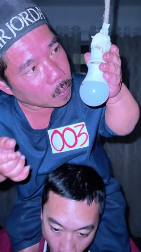 How do light bulbs work?😂 電球はどのように機能するのでしょうか?