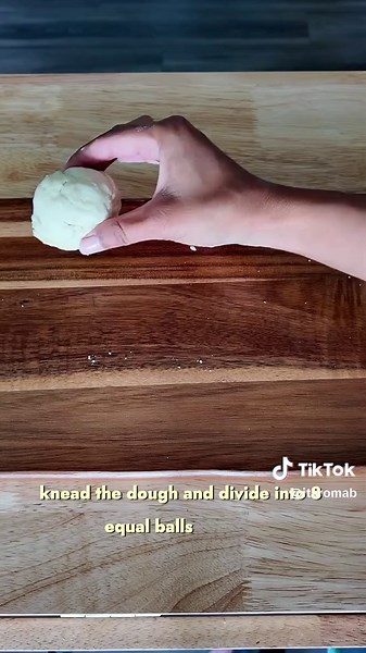 High-Protein Vegan Roast Hot Pockets | Holiday Meal-Prep 🌱✨🍁 Makes 8 Hot Pockets 🫓🫓🫓🫓🫓🫓🫓🫓 Fully Plant-Based Dairy-Free ~20g protein per hot pocket Ingredients✨ TVP Roast Rehydrating 2 Cups Textured Vegetable Protein TVP dry 2 Cup Low-Sodium Vegetable Broth TVP Roast Seasoning 2 Tbsp Coconut Aminos 1 Tsp Garlic Powder 1 Tsp Onion Powder 1 Tsp Dried Sage 1 Tsp Fresh Rosemary finely chopped or 1/2 tsp dried 1/2 Tsp Thyme 1 Tsp Salt 1 Tsp Ground Black Pepper Savory Filling 1 Medium White O