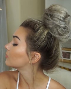 A cute messy bun tutorial! | Make-Up & Hair Tutorials