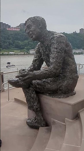 A visit to the Mr. Rogers statue in Pittsburgh