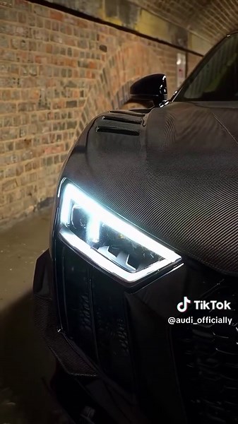 Audi R8 FSI V10: Unleashing Power and Performance