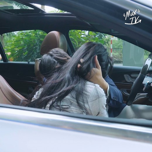 139K views · 838 reactions | Tưởng phải giao toàn bộ tài sản cho vợ và nhân tình, ai ngờ con gái giúp bố "lật kèo" phút chót | Max TV | Facebook