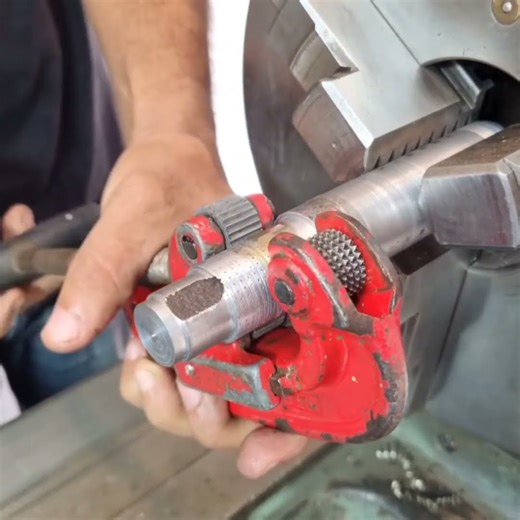 Knurling Operation Explained | How to Fit a Loose Bearing on Shaft Easily || Knurling Operation