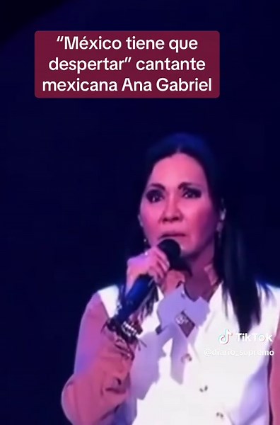 ‼️La cantante mexicana Ana Gabriel (@ANAGABRIELRL), alzo la voz… La cantautora ofeció su “más sentido pésame” a Michoacán, Uruapan y Grecia Quiroz (viuda de Carlos Manzo); México tiene que despertar”. “Lo que estoy diciendo me pone en peligro” #CDMX #Edomex #Puebla #Morena #4T