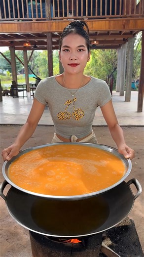 308K views · 3.5K reactions | Watch this golden egg fry perfectly while noodles dance in the wok with colorful veggies!  Pure happiness in every bite  | A5 Cooking | Facebook