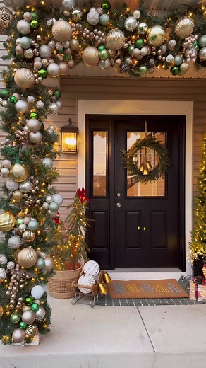 DIY Christmas Front Porch Tutorial with PVC and Chicken Wire