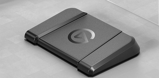 3つのペダルでゲームやアプリ切り替えや楽器演奏にも。足でPC操作できるフットペダル