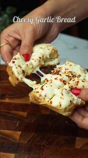 Ultimate Cheesy Chilli Garlic Bread 😋 | Irresistible Quick Snack Recipe #shorts