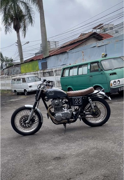 Yamaha xs650 flat tracker concept • • #yamaha #yamahaxs650 #xs650 #xs650indonesia #flattrack #racing #classicrace #yamahaindonesia #ucghelmet #garasifantasi #22 #bandung #indonesia