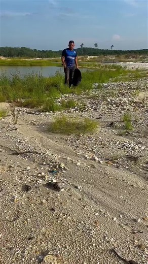 Gold Mining in Riverbank Roots: Traditional Gold Prospecting Tips