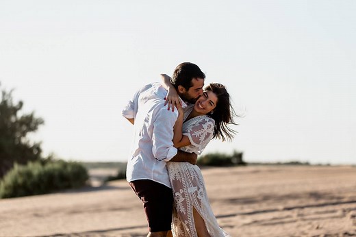 100 canciones de amor cantadas por mujeres: melodías románticas para compartir en pareja