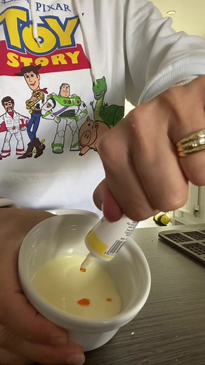 How to Add Color to White Chocolate: Baking Tips