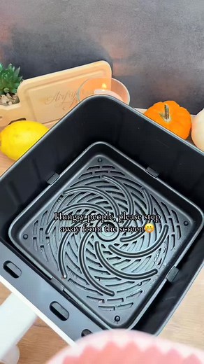1.1K views · 284 reactions | POV: You’ve just found the easiest way to make dinner 復燎 No oil. Just veggies, eggs & perfection in a silicone mold.✨ #airfryer #dinner #airfryerfrau #veggies #omelette | Peter Cook | Facebook