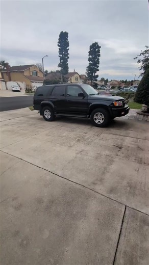 Exploring the Toyota 4Runner: The Ultimate Mall Crawler